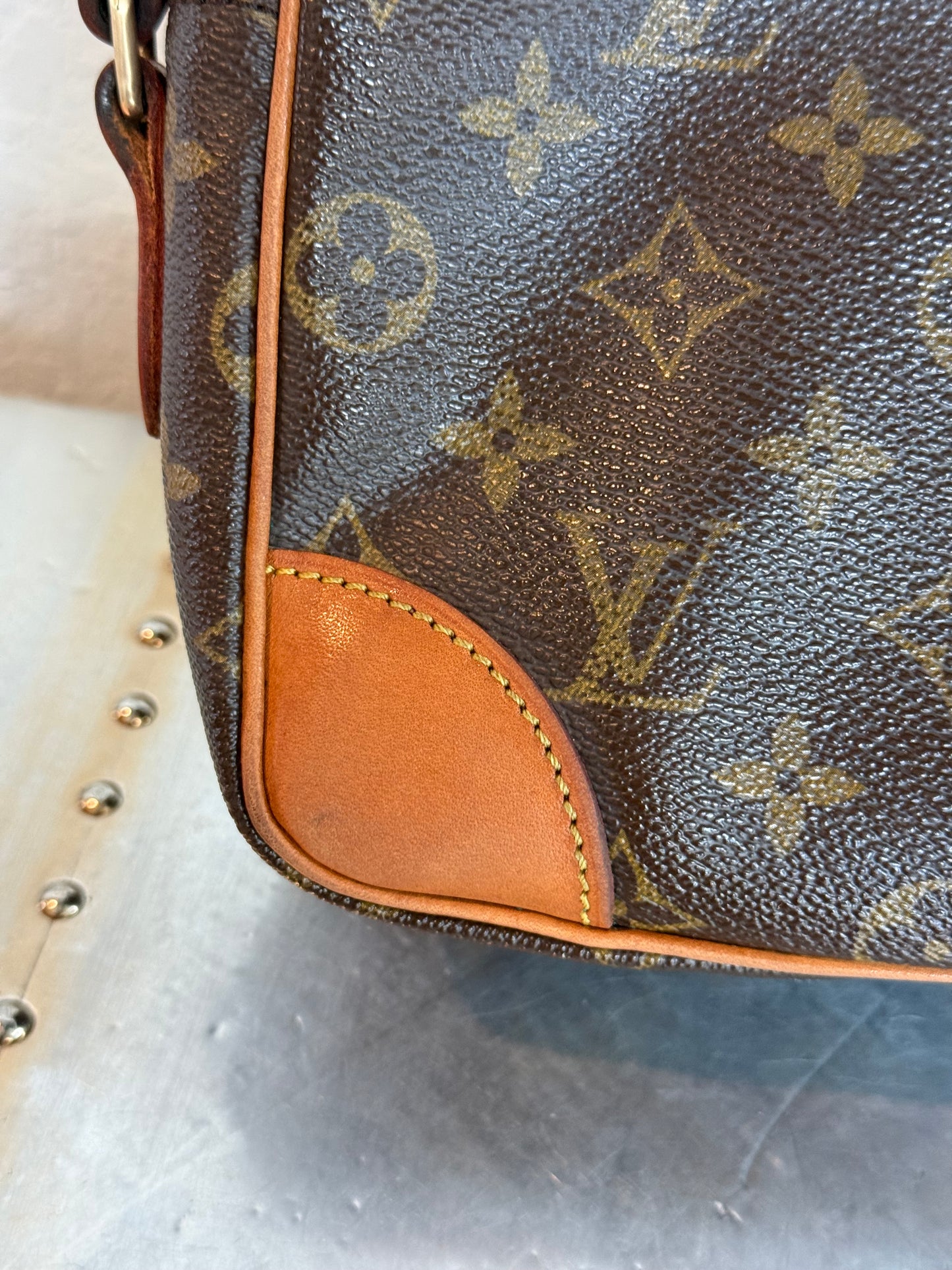 Pre-owned Authentic Louis Vuitton Trocadero 27 Monogram Crossbody Bag