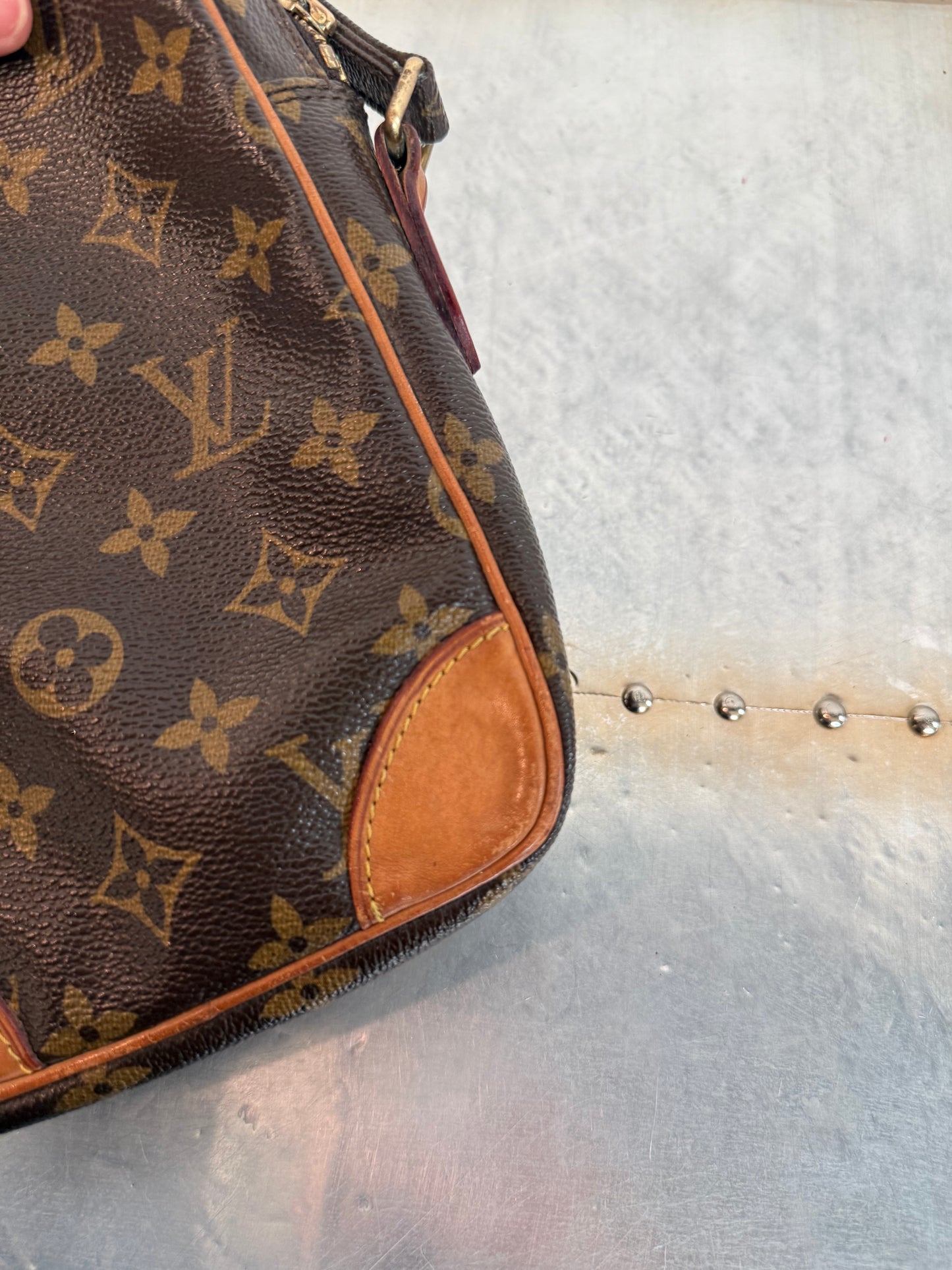 Pre-owned Authentic Louis Vuitton Danube Monogram Crossbody Bag