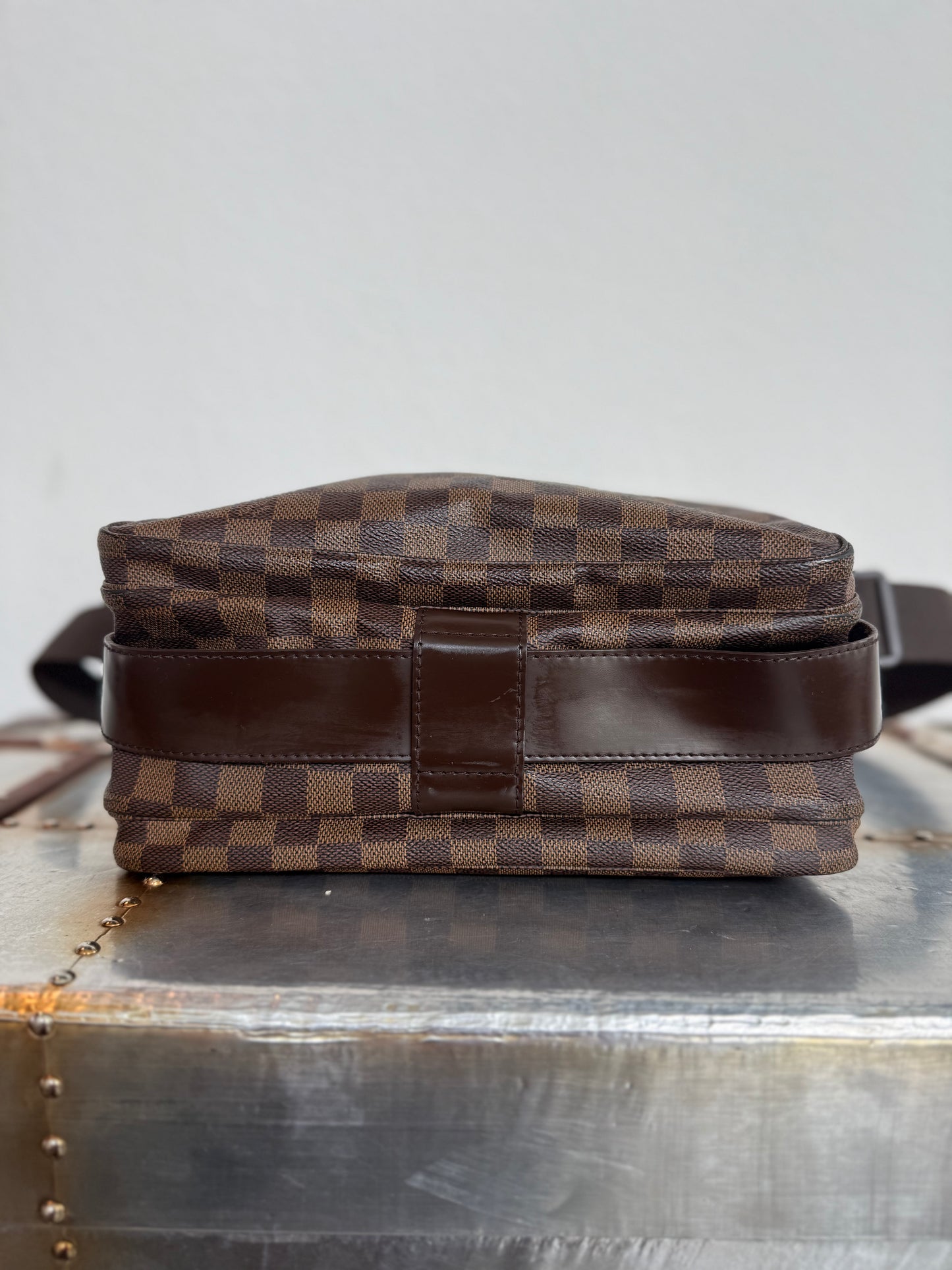Pre-owned Authentic Louis Vuitton Naviglio Damier Ebene Crossbody Bag