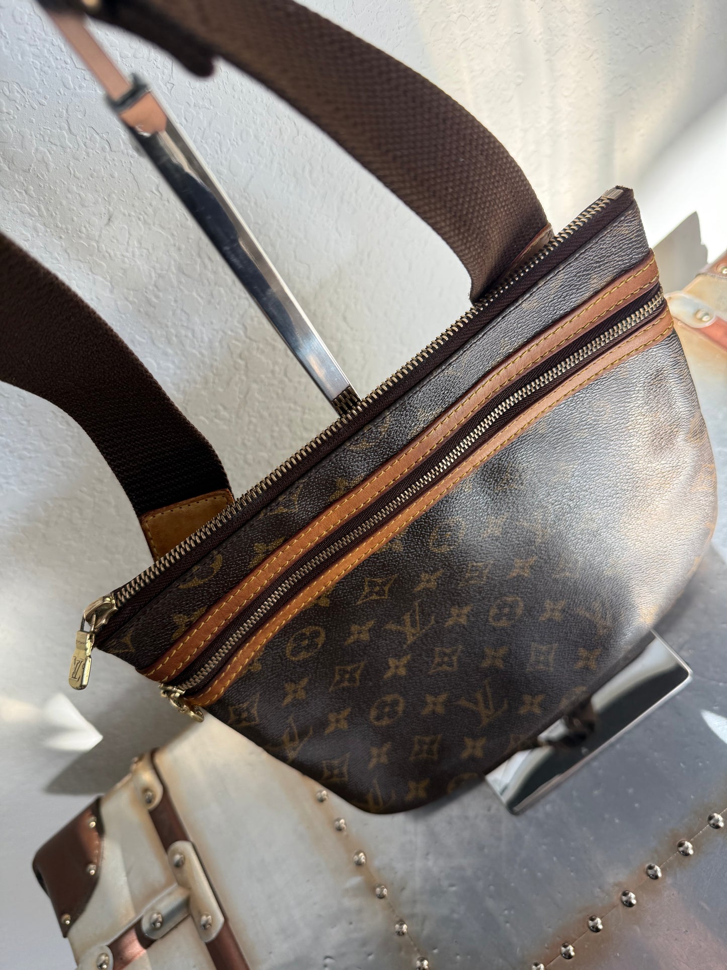 Pre-owned Authentic Louis Vuitton Pochette Bosphore Monogram Shoulder / Crossbody Bag