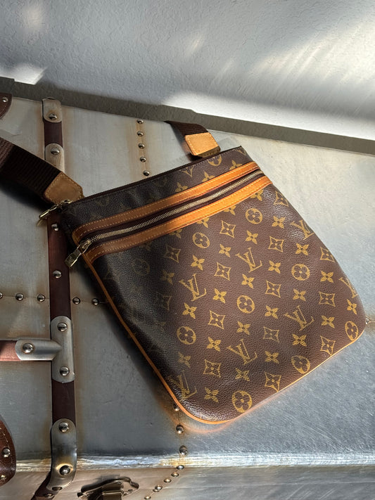 Pre-owned Authentic Louis Vuitton Pochette Bosphore Monogram Shoulder / Crossbody Bag