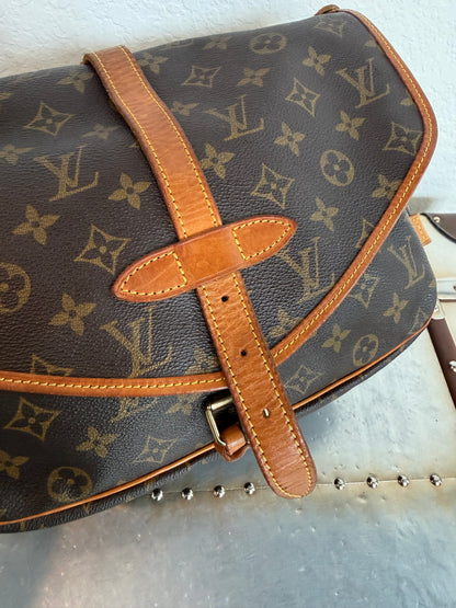 Pre-owned Authentic Louis Vuitton Saumur 30 Monogram Crossbody Bag