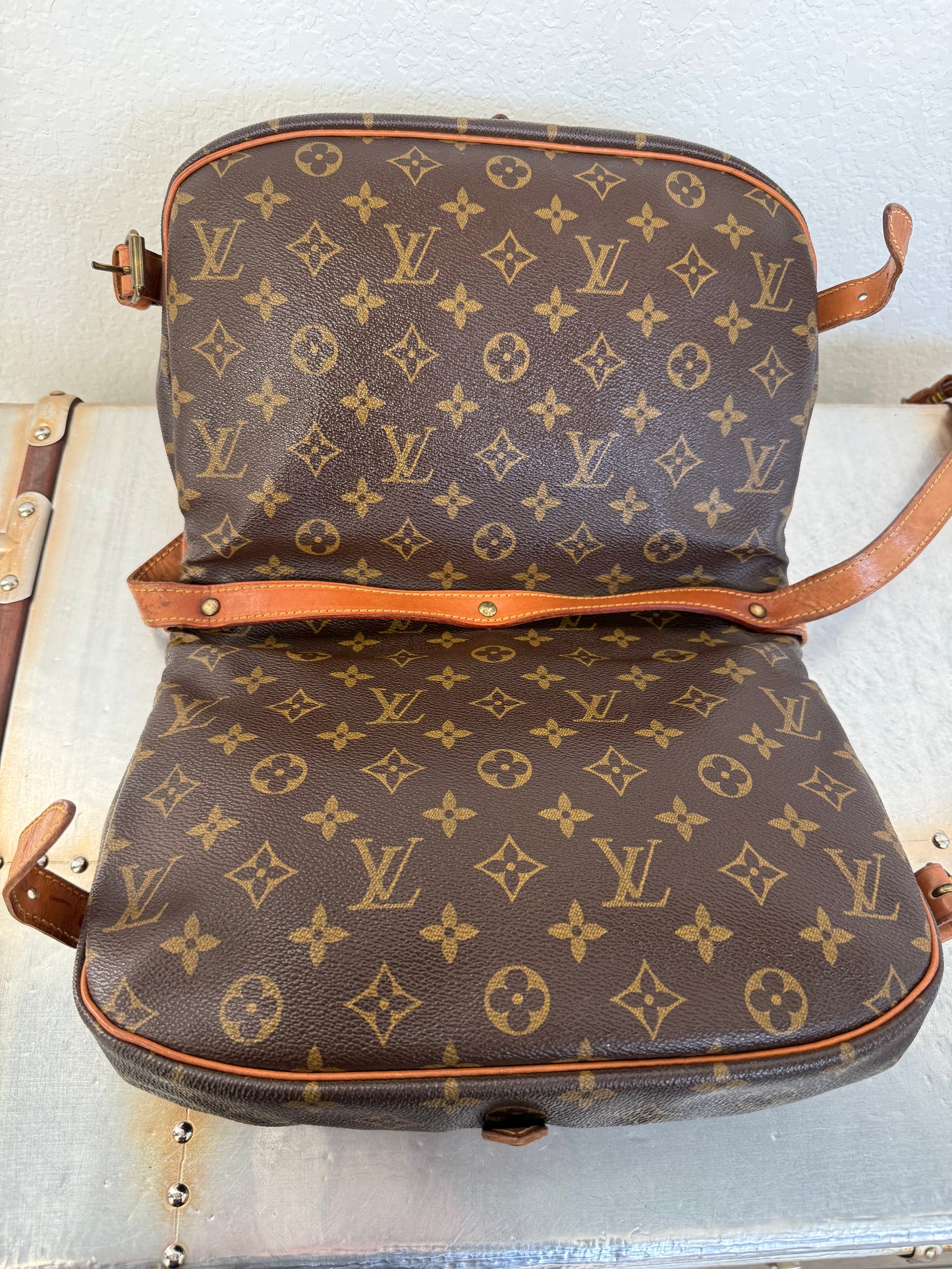 Pre-owned Authentic Louis Vuitton Saumur 30 Monogram Crossbody Bag