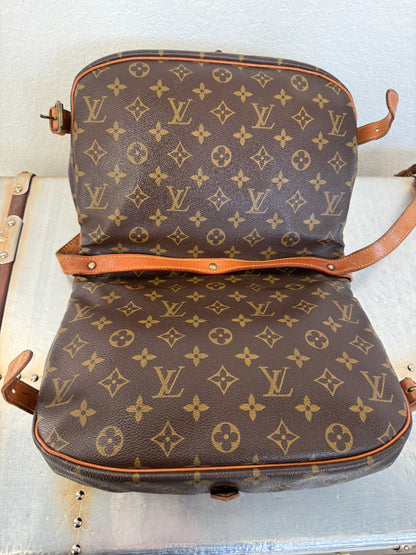 Pre-owned Authentic Louis Vuitton Saumur 30 Monogram Crossbody Bag