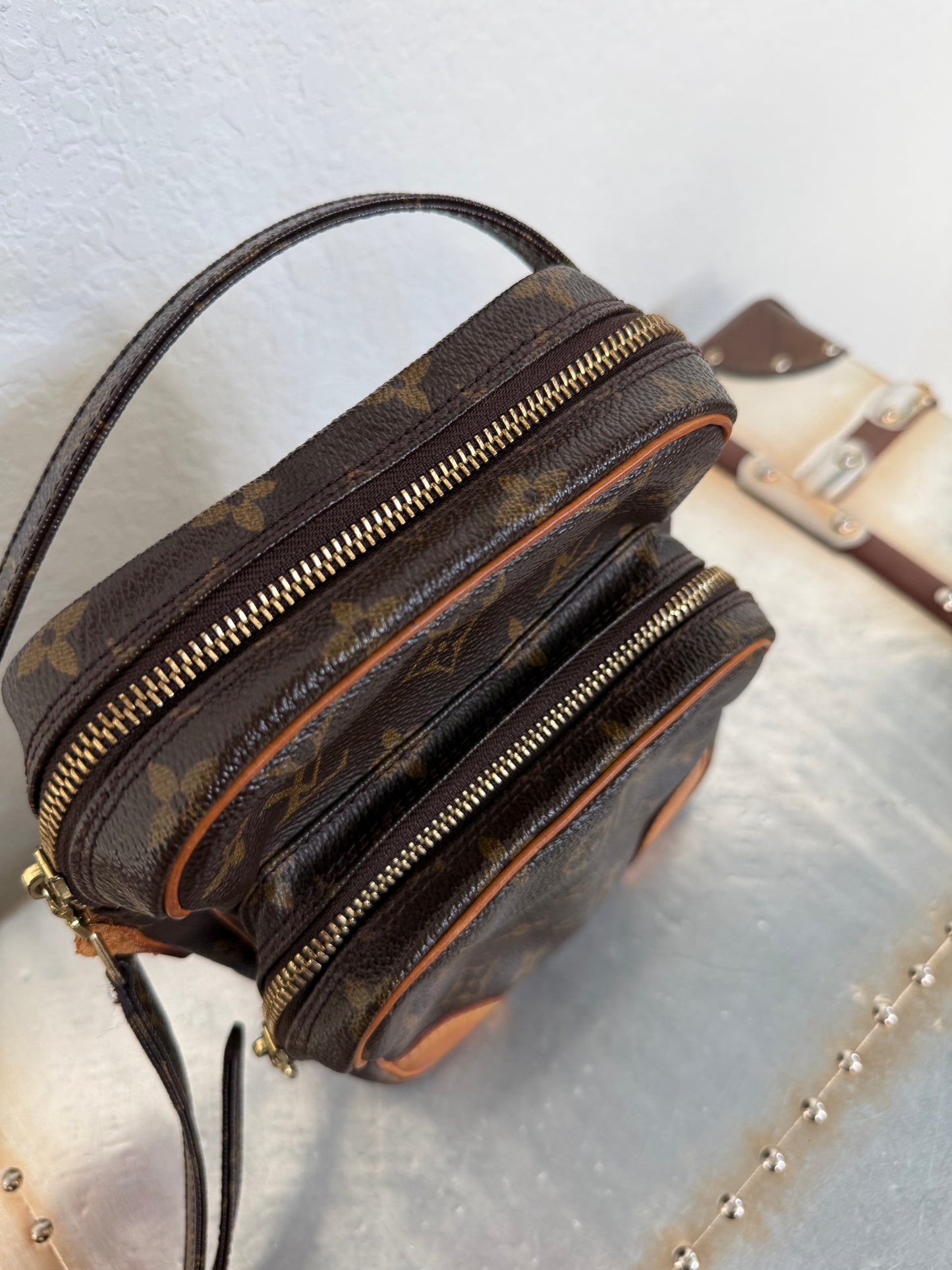 Pre-owned Authentic Louis Vuitton Amazon Monogram Crossbody Bag