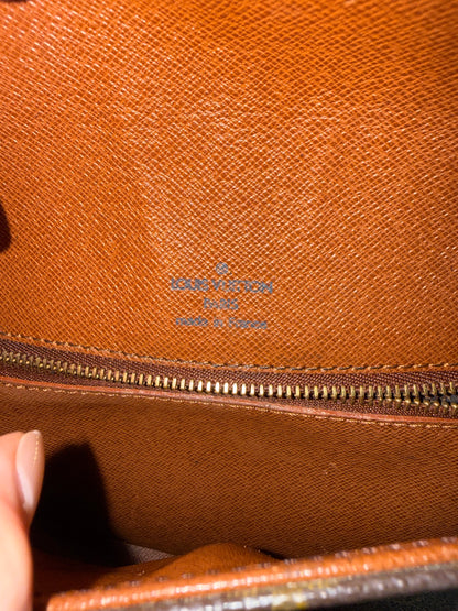 Pre-owned Authentic Louis Vuitton Saint Cloud MM Monogram Crossbody Bag