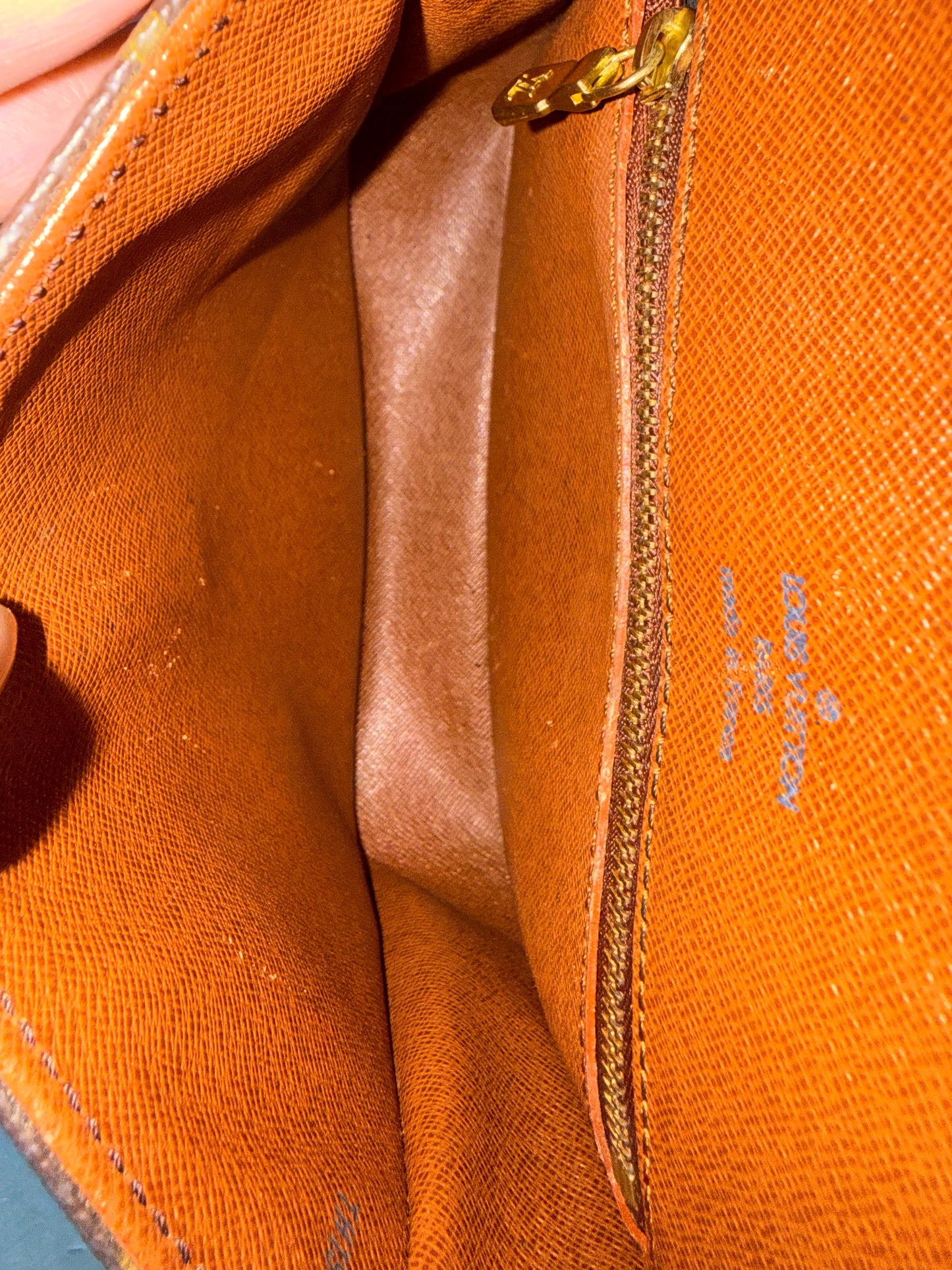 Pre-owned Authentic Louis Vuitton Saint Cloud MM Monogram Crossbody Bag