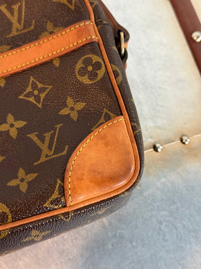 Pre-owned Authentic Louis Vuitton Trocadero 27 Monogram Crossbody Bag