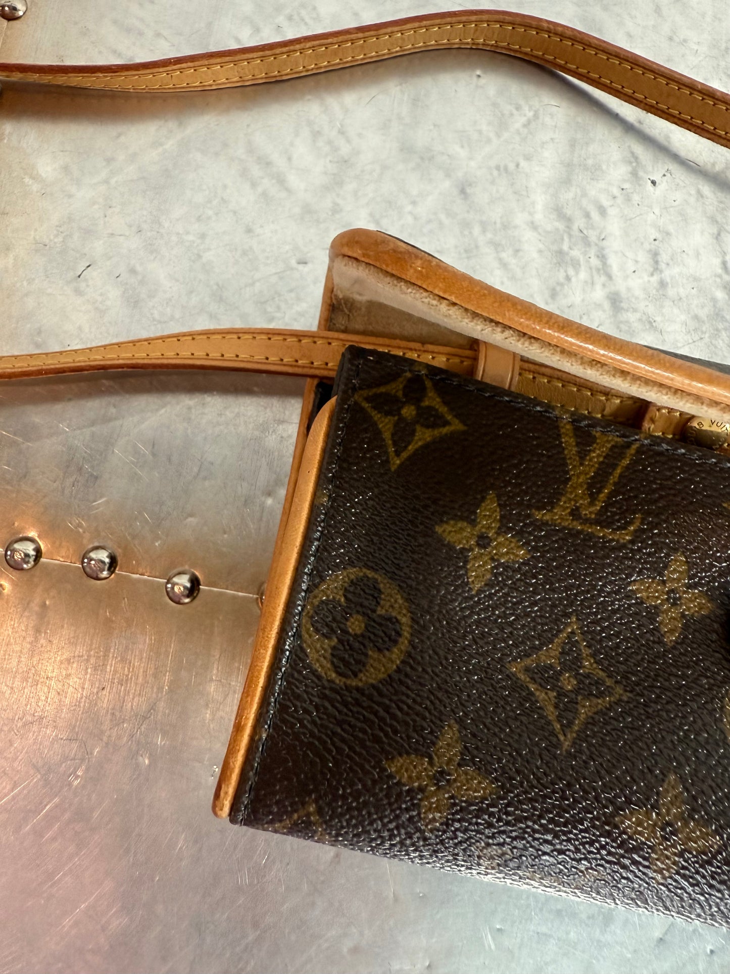 Pre-owned Authentic Louis Vuitton Pochette Twin MM Monogram Shoulder Bag