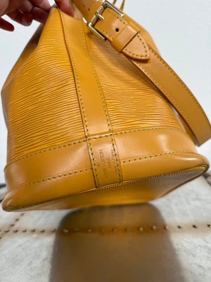 Pre-owned Authentic Louis Vuitton Noe Epi Drawstring Shoulder Bag
