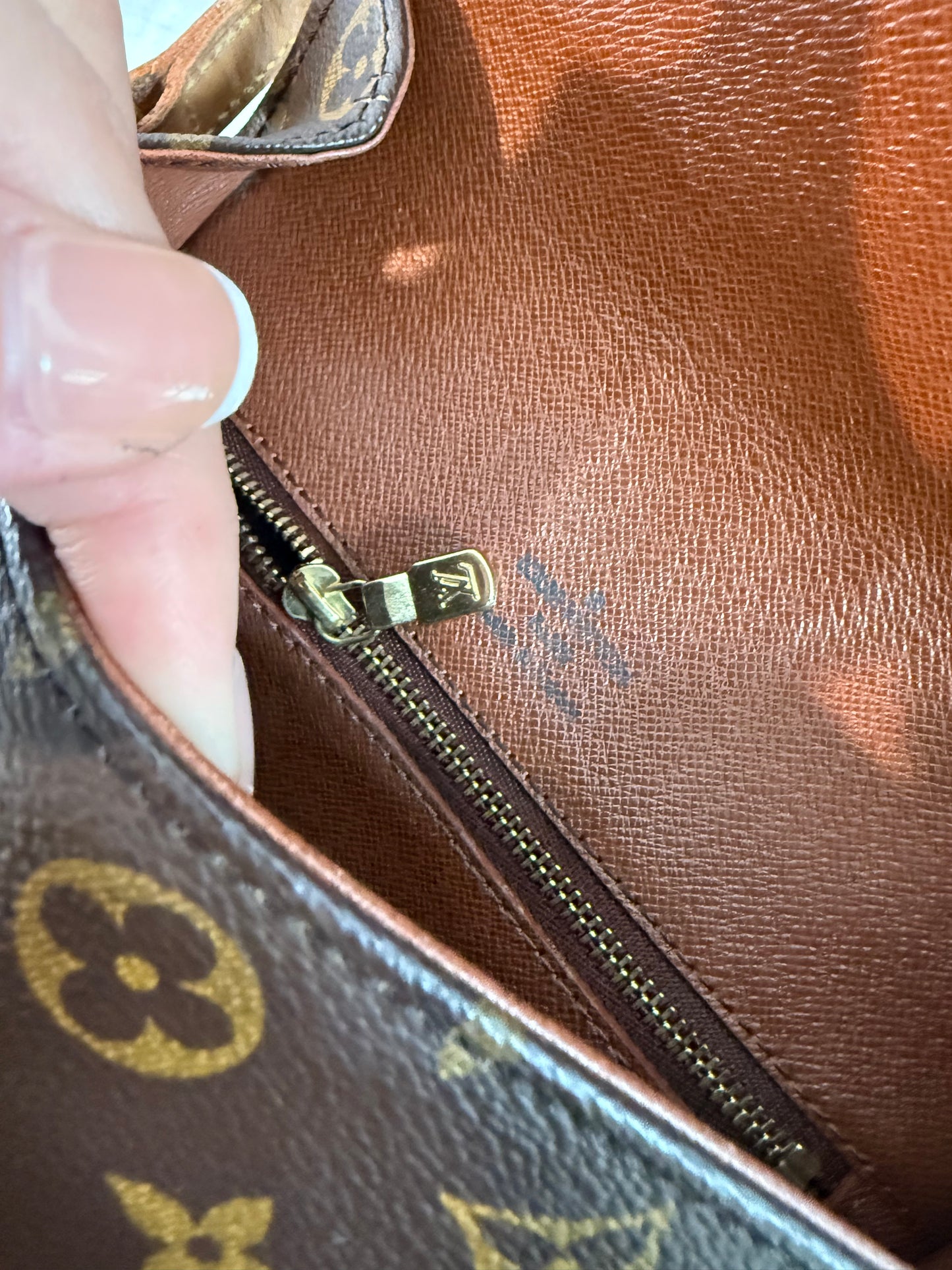 Pre-owned Authentic Louis Vuitton Saint Cloud MM Monogram Crossbody Bag