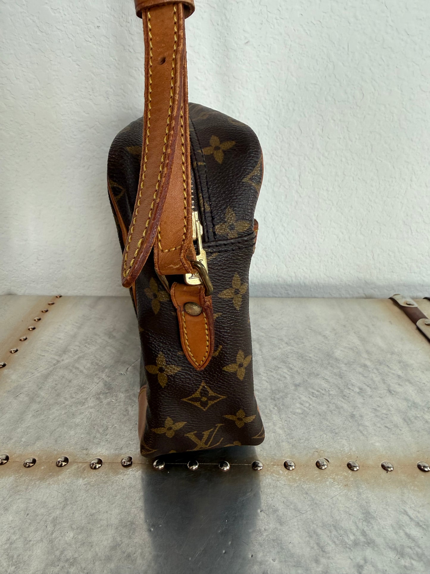 Pre-owned Louis Vuitton Trocadero 30 Monogram Shoulder / Crossbody Bag
