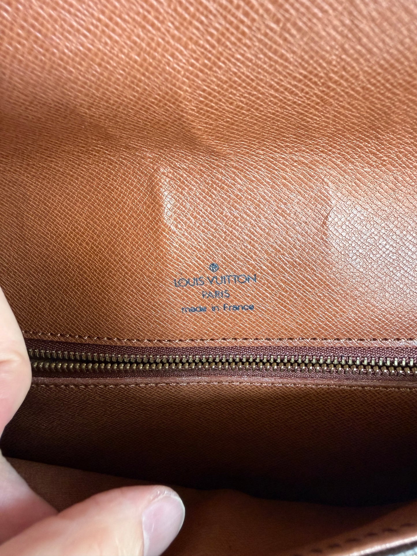Pre-owned Authentic Louis Vuitton Saint Cloud GM Monogram Crossbody Bag