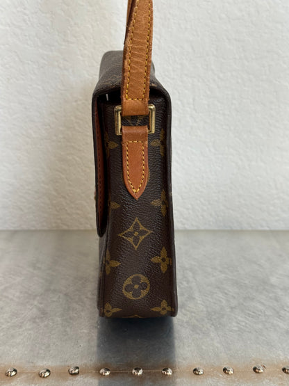 Pre-owned Authentic Louis Vuitton Saint Cloud MM Monogram Crossbody Bag