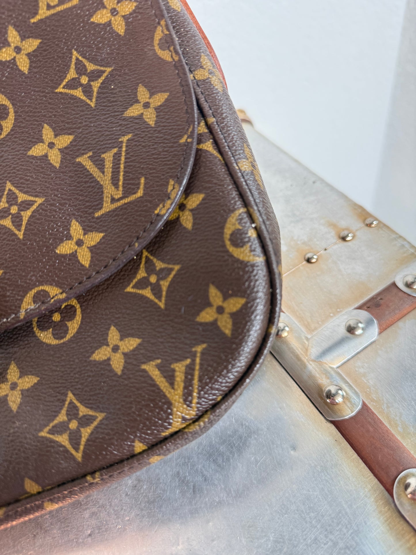 Pre-owned Authentic Louis Vuitton Saint Cloud GM Monogram Crossbody Bag
