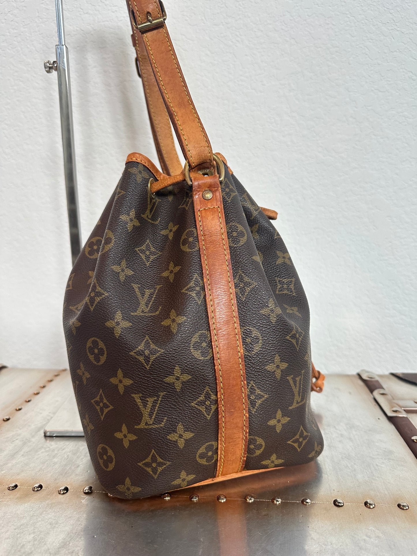 Pre-owned Authentic Louis Vuitton Petite Noe Monogram 
Shoulder Bag