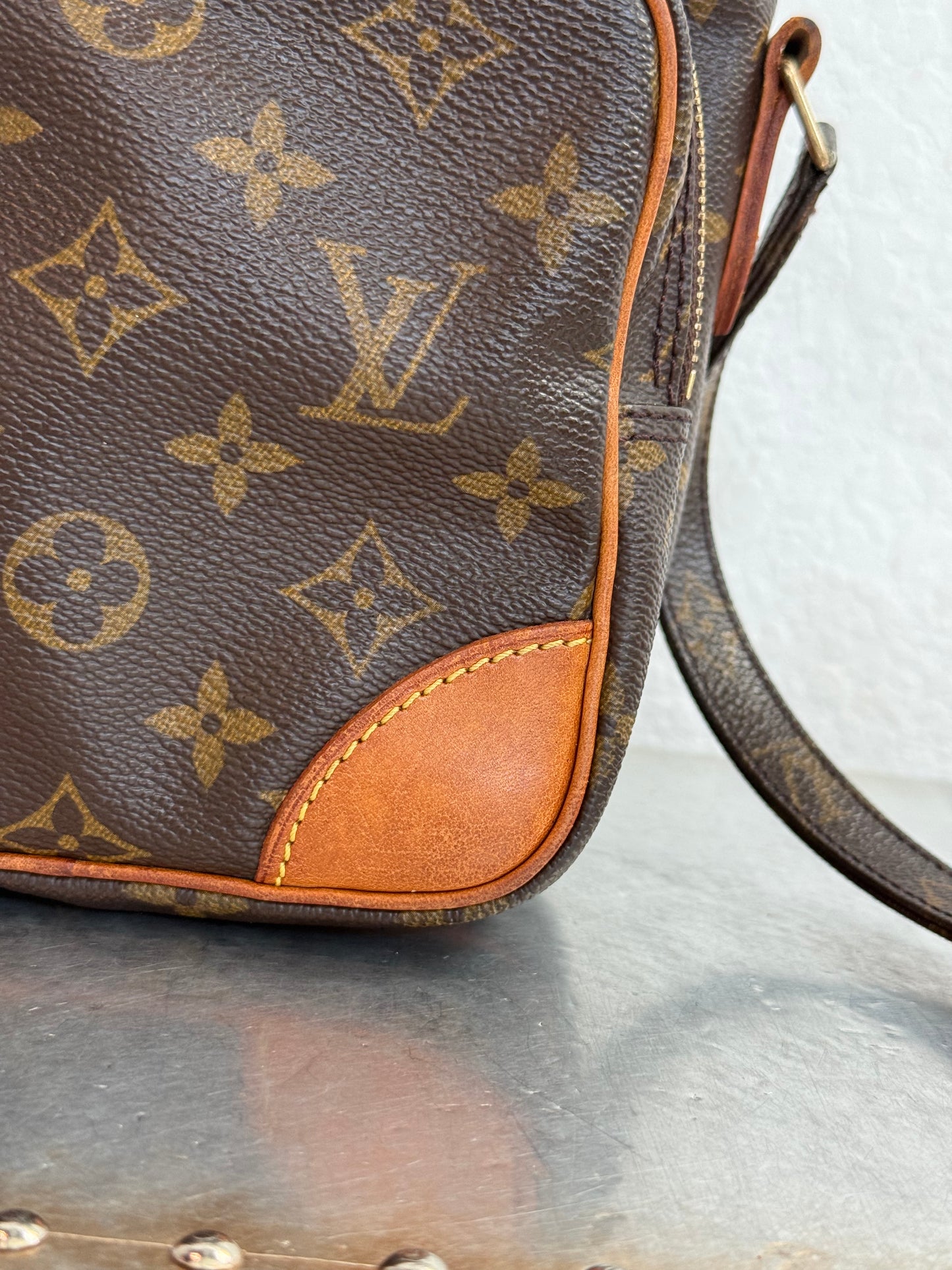 Pre-owned Authentic Louis Vuitton Amazon Monogram Crossbody Bag