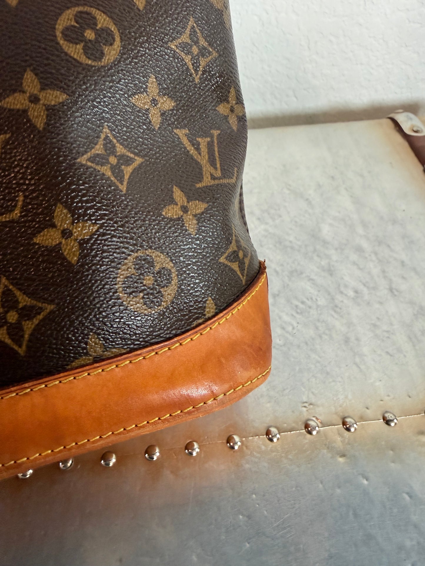 Pre-owned Authentic Louis Vuitton Lockit PM Monogram Handbag