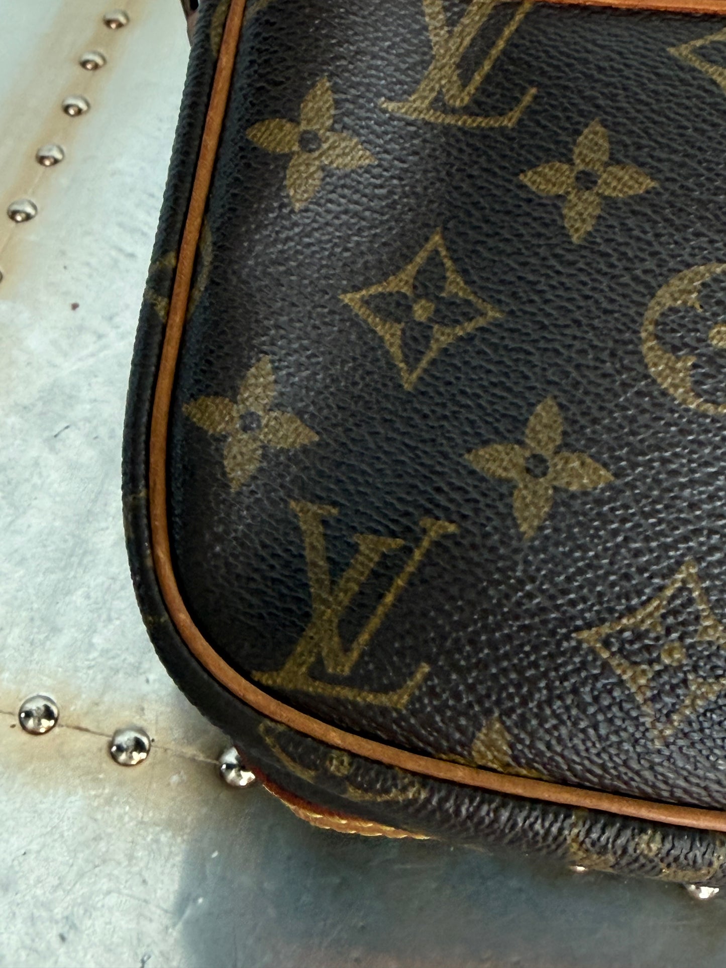 Pre-owned Authentic Louis Vuitton Senlis Monogram Crossbody /Shoulder Bag
