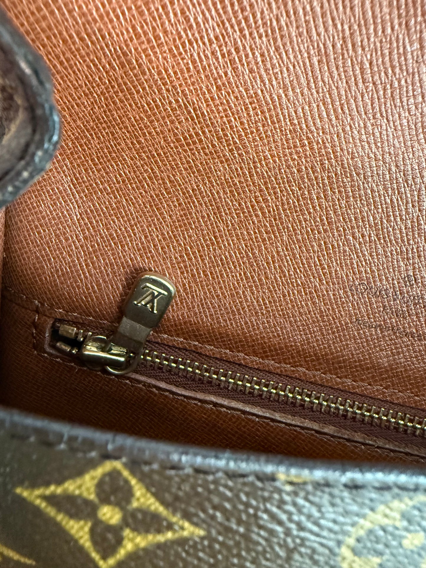 Pre-owned Authentic Louis Vuitton Saint Cloud MM Monogram Crossbody Bag