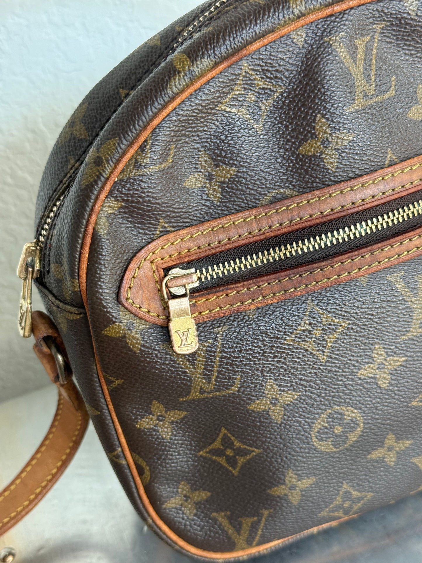 Pre-owned Authentic Louis Vuitton Senlis Monogram Crossbody /Shoulder Bag