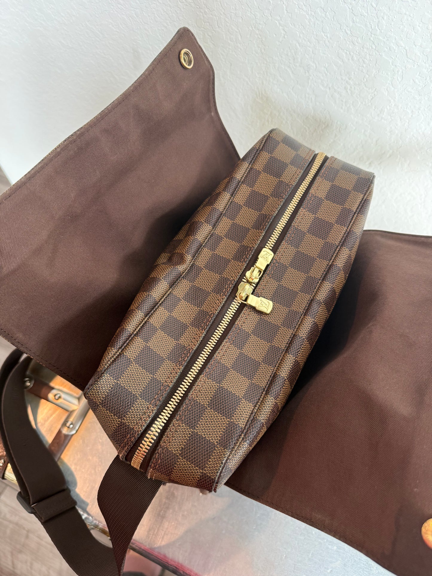Pre-owned Authentic Louis Vuitton Naviglio Damier Ebene Crossbody Bag