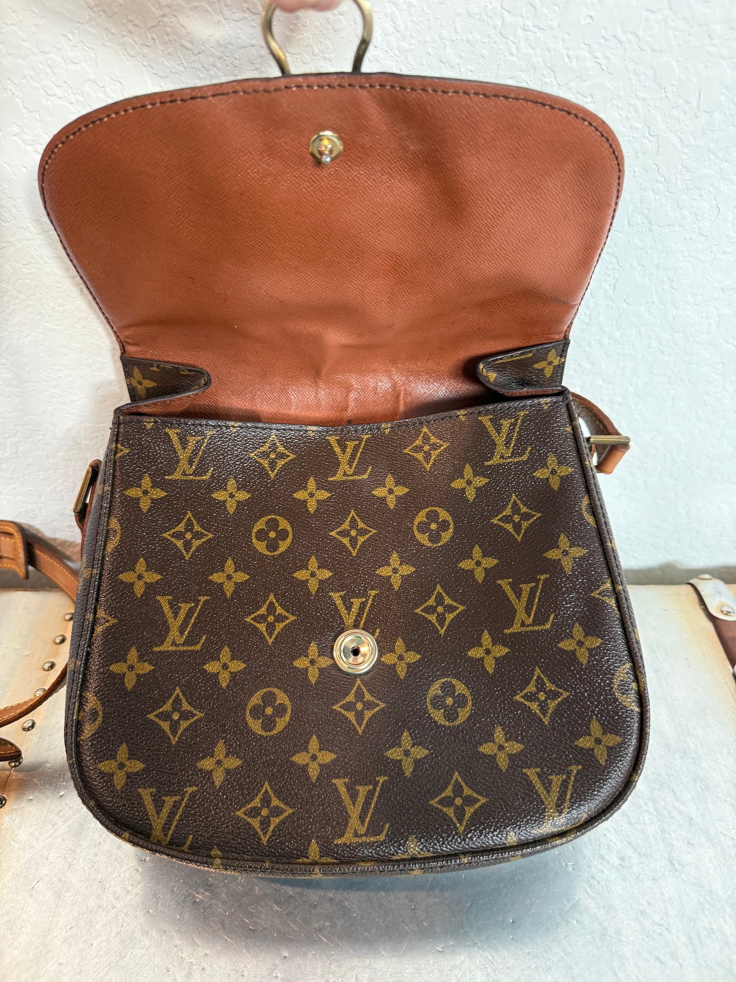 Pre-owned Authentic Louis Vuitton Saint Cloud GM Monogram Crossbody Bag
