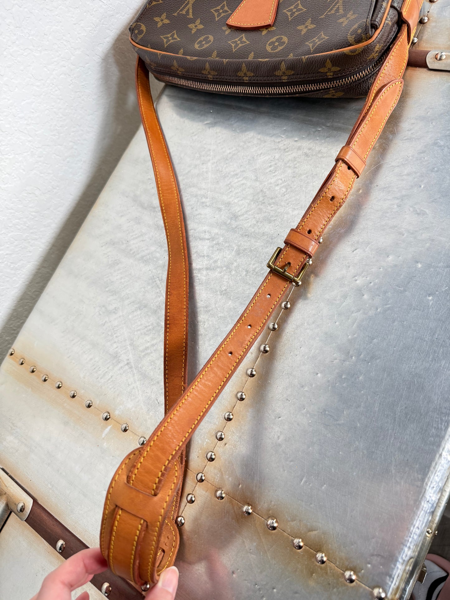 Pre-owned Authentic Louis Vuitton Jeune Fille GM Monogram Crossbody Bag