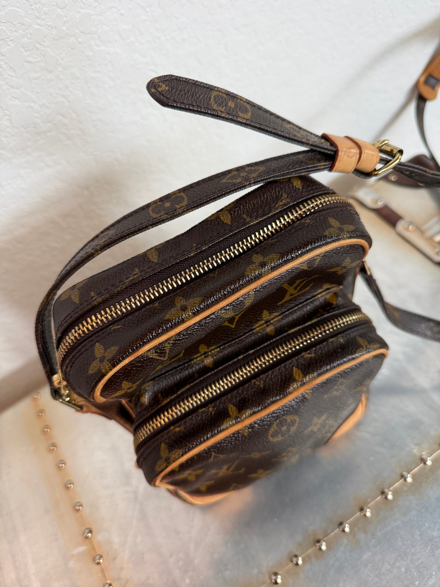 Pre-owned Authentic Louis Vuitton Amazon Monogram Crossbody Bag