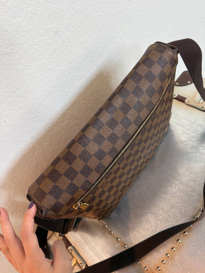 Pre-owned Authentic Brooklyn Mm Damier Ebene Crossbody Bag