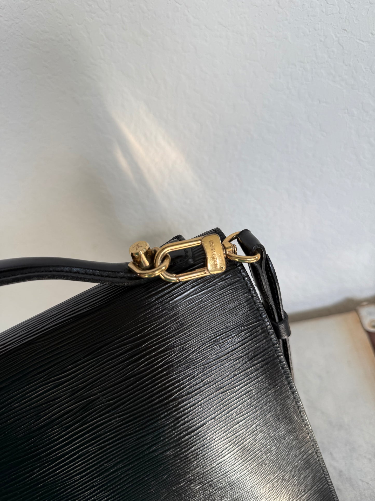Pre-owned Authentic Louis Vuitton Monceau Epi Black Shoulder / Crossbody Bag