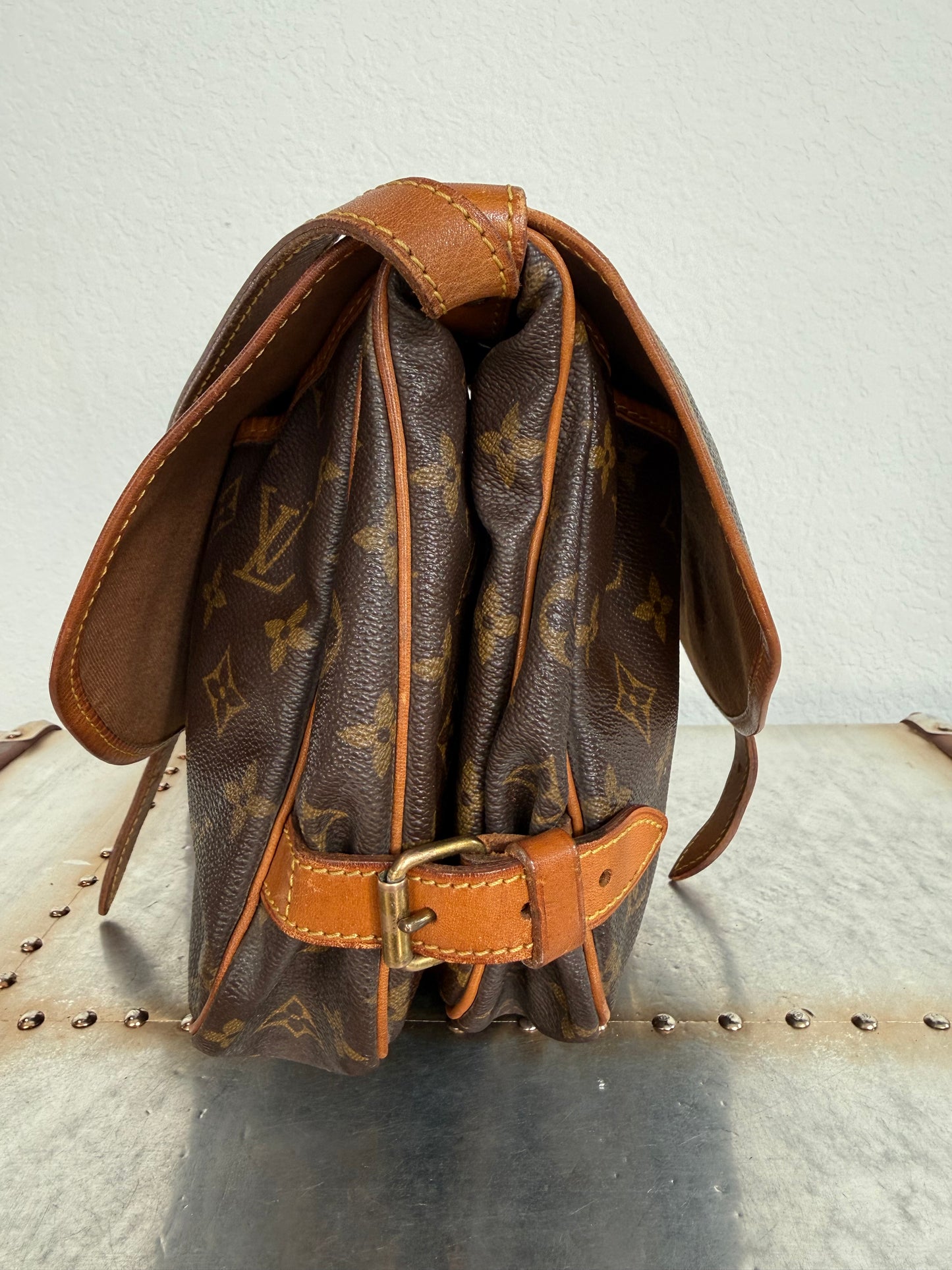 Pre-owned Authentic Louis Vuitton Saumur 30 Monogram Crossbody Bag