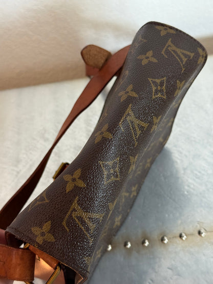 Pre-owned Louis Vuitton Cartouchiere MM Monogram Shoulder / Crossbody Bag