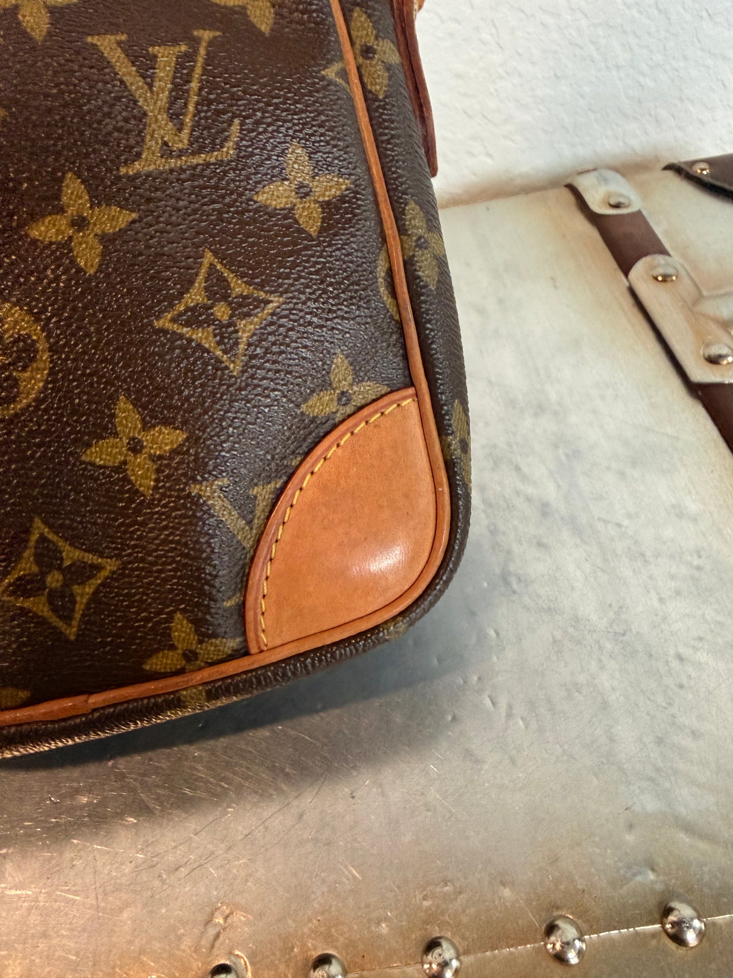 Pre-owned Authentic Louis Vuitton Danube Monogram Crossbody Bag