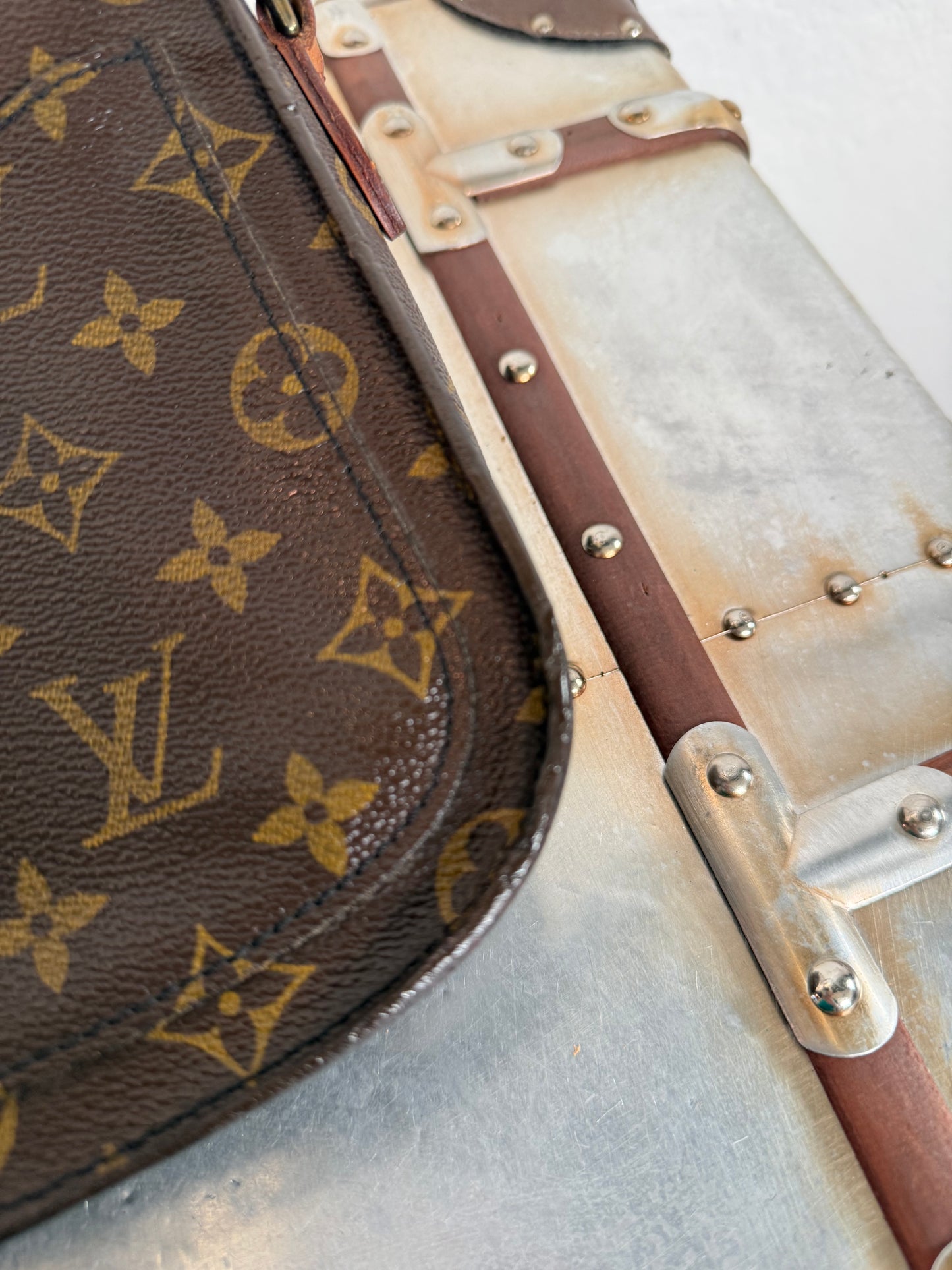 Pre-owned Authentic Louis Vuitton Saint Cloud MM Monogram Shoulder / Crossbody Bag