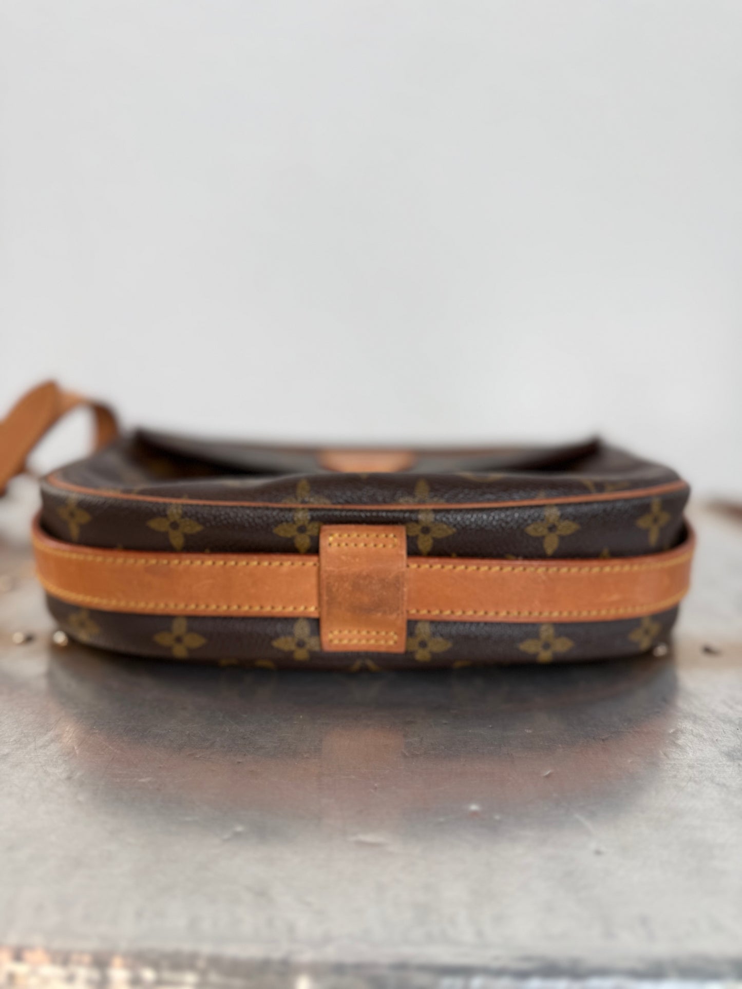 Pre-owned Authentic Louis Vuitton Jeune Fille GM Monogram Crossbody Bag