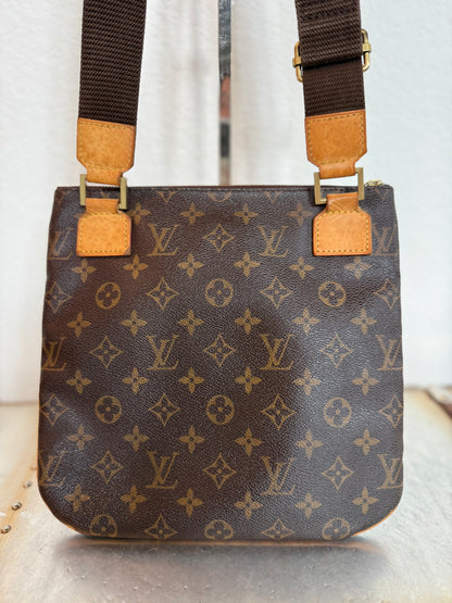 Pre-owned Authentic Louis Vuitton Pochette Bosphore Monogram Shoulder / Crossbody Bag