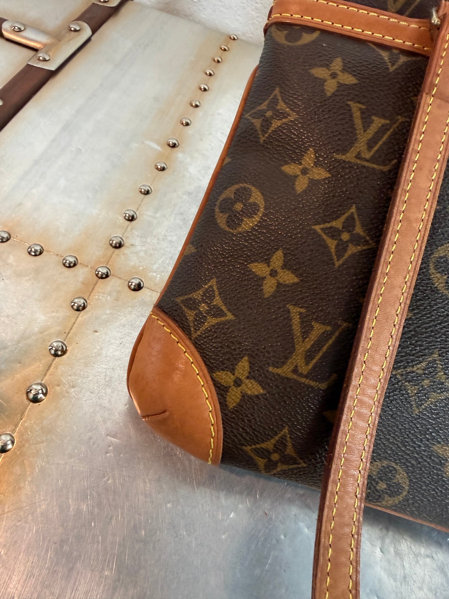 Pre-owned Authentic Louis Vuitton Sac Coussin GM Monogram Shoulder Bag