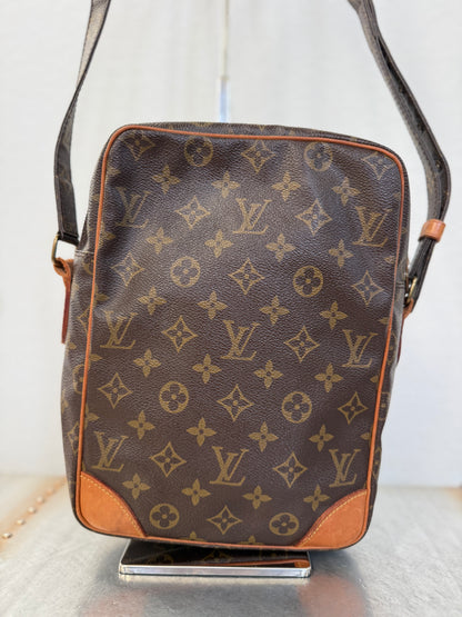 Pre-owned Authentic Louis Vuitton Danube GM Monogram Crossbody Bag