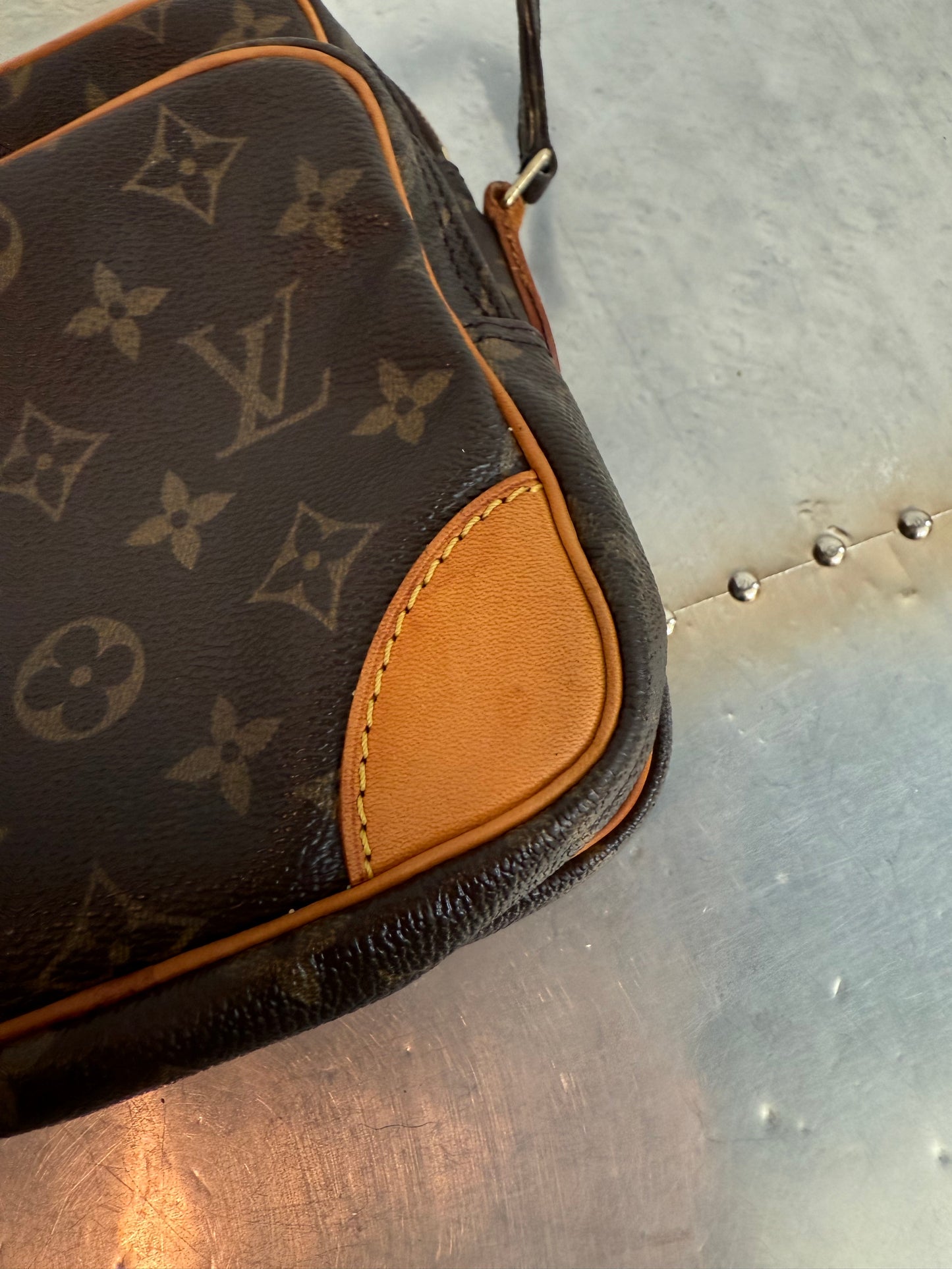 Pre-owned Authentic Louis Vuitton Amazon Monogram Crossbody Bag