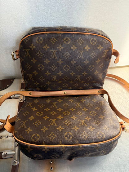 Pre-owned Authentic Louis Vuitton Saumur 30 Monogram Crossbody Bag