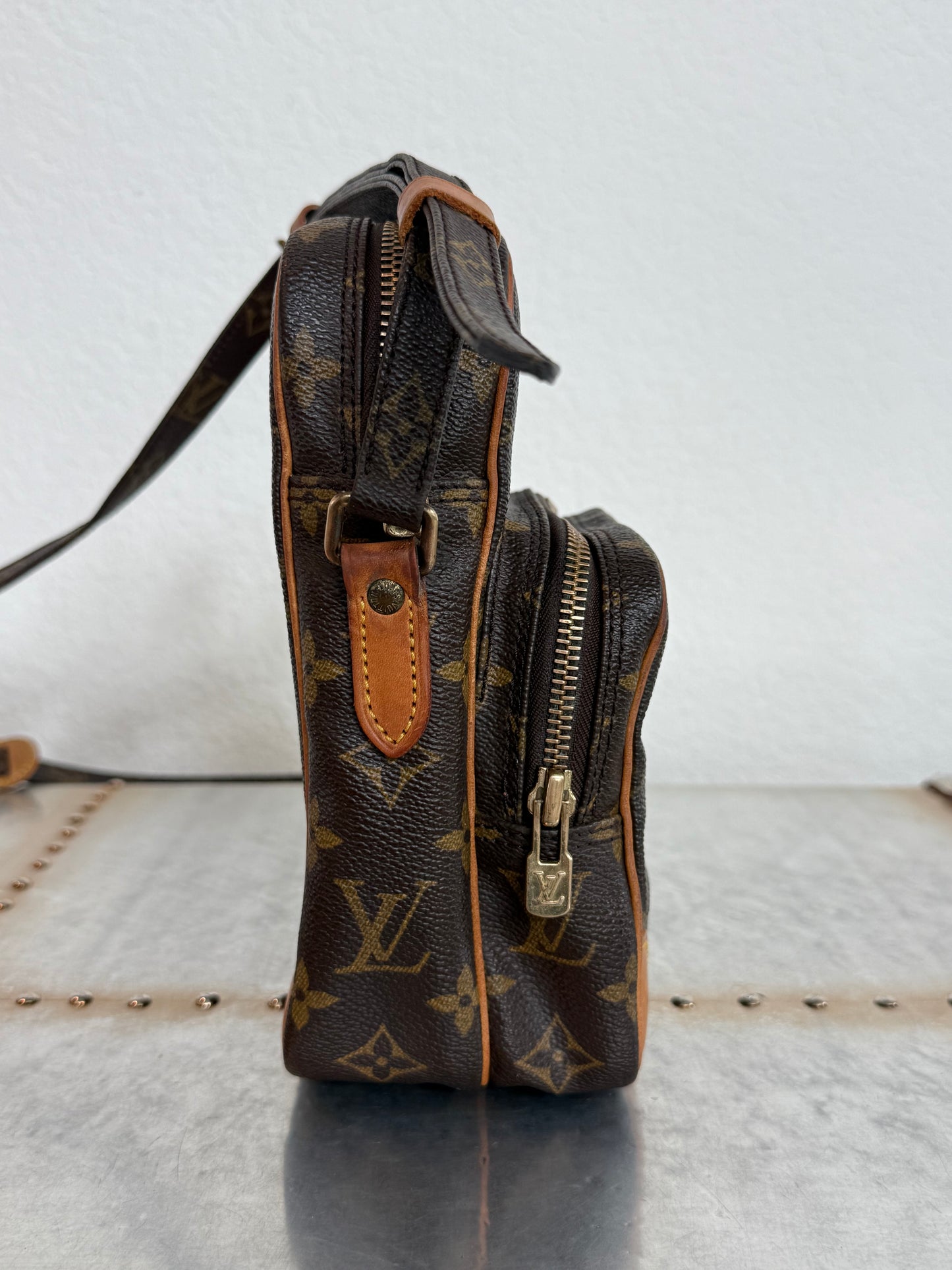 Pre-owned Authentic Louis Vuitton Amazon Monogram Crossbody Bag