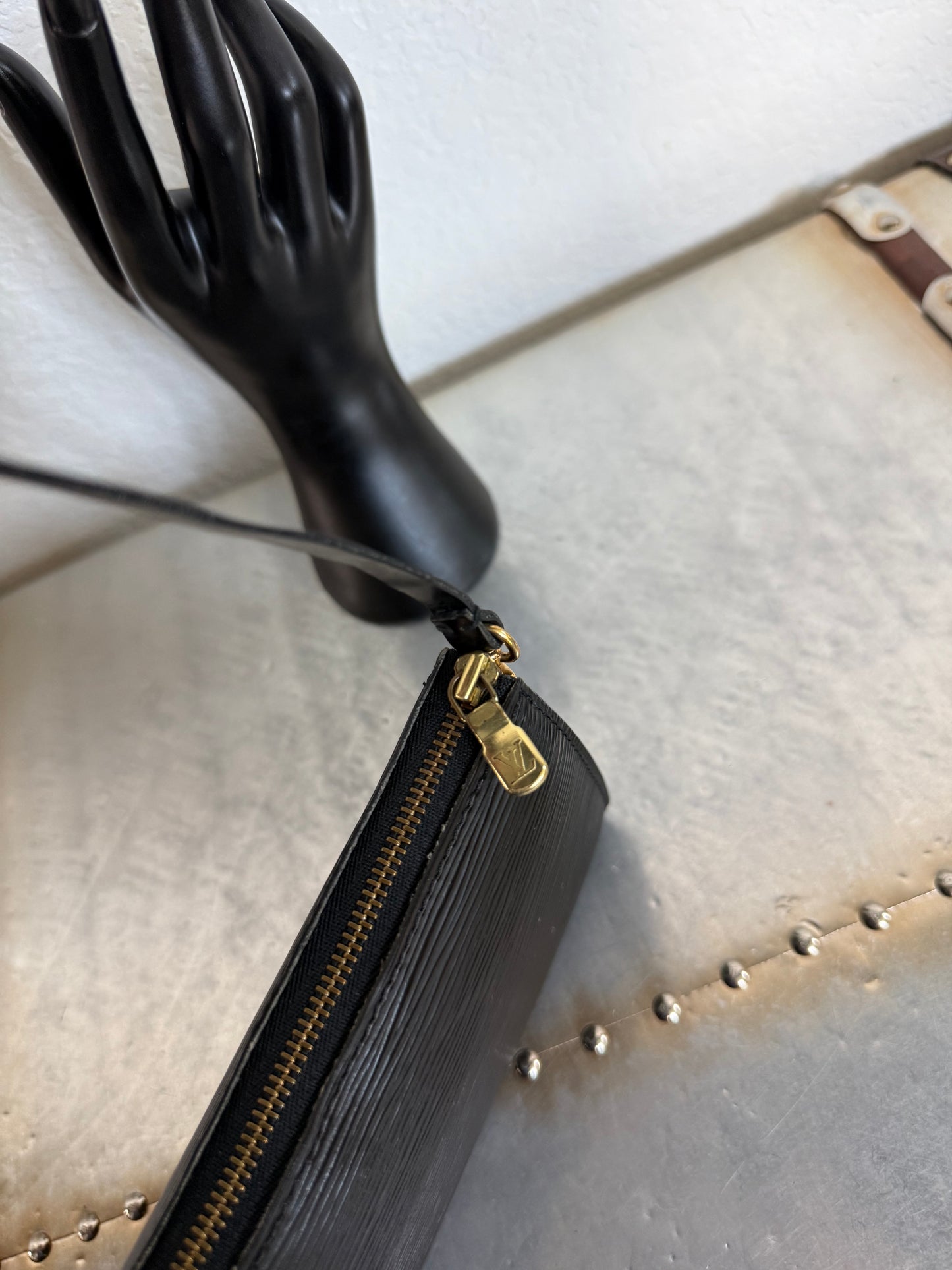 Pre-owned Louis Vuitton Pochette Accessoires Epi Shoulder / Handbag