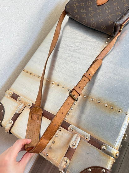 Pre-owned Authentic Louis Vuitton Saint Cloud GM Monogram Crossbody Bag