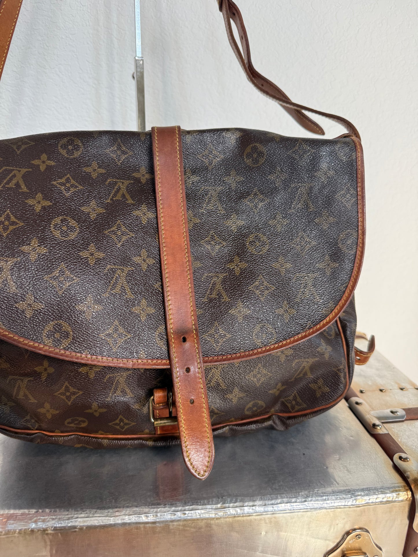Pre-owned Authentic Louis Vuitton Monogram Saumur 35 Crossbody Bag