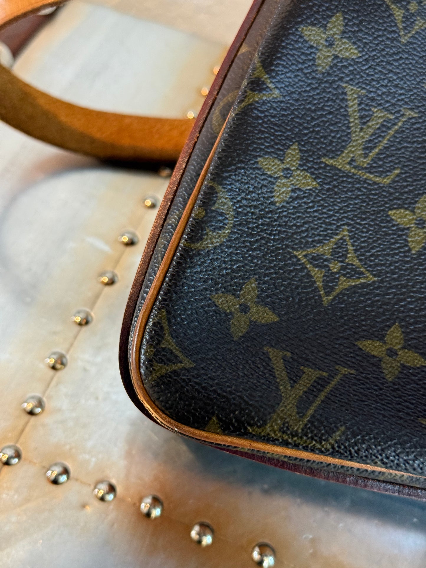 Pre-owned Louis Vuitton Cartouchiere GM Monogram Shoulder / Crossbody Bag