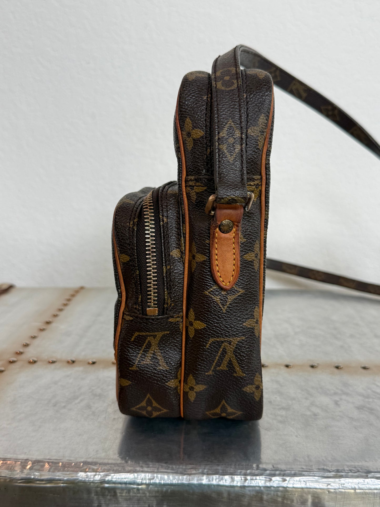 Pre-owned Authentic Louis Vuitton Amazon Monogram Crossbody Bag