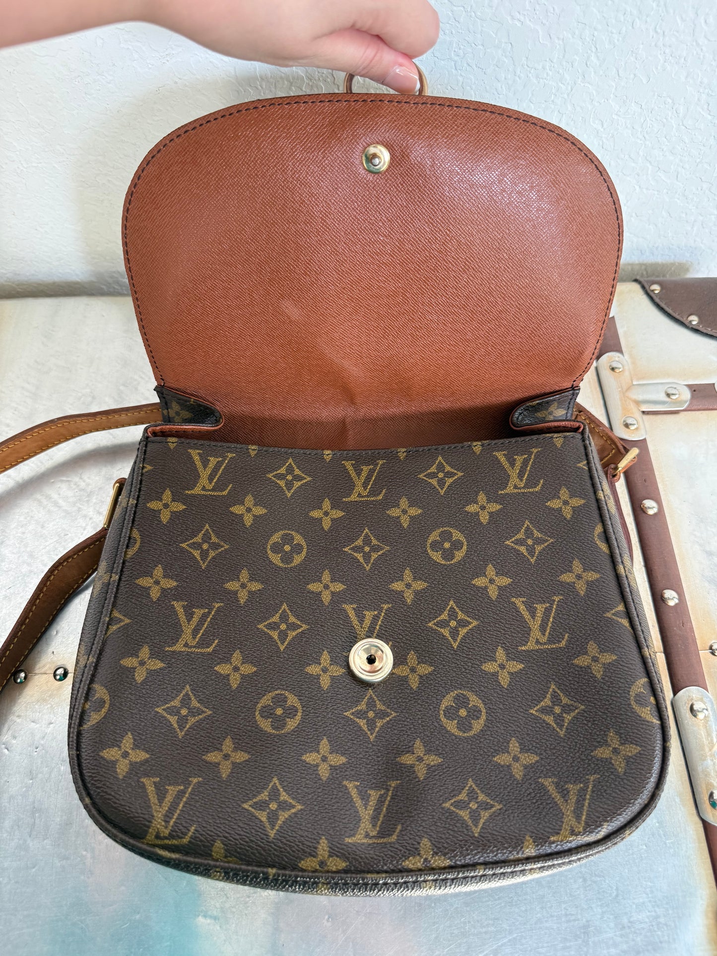 Pre-owned Authentic Louis Vuitton Saint Cloud GM Monogram Crossbody Bag