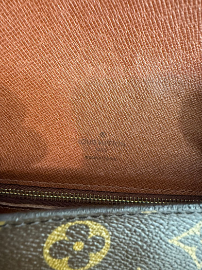 Pre-owned Authentic Louis Vuitton Saint Cloud MM Monogram Crossbody Bag