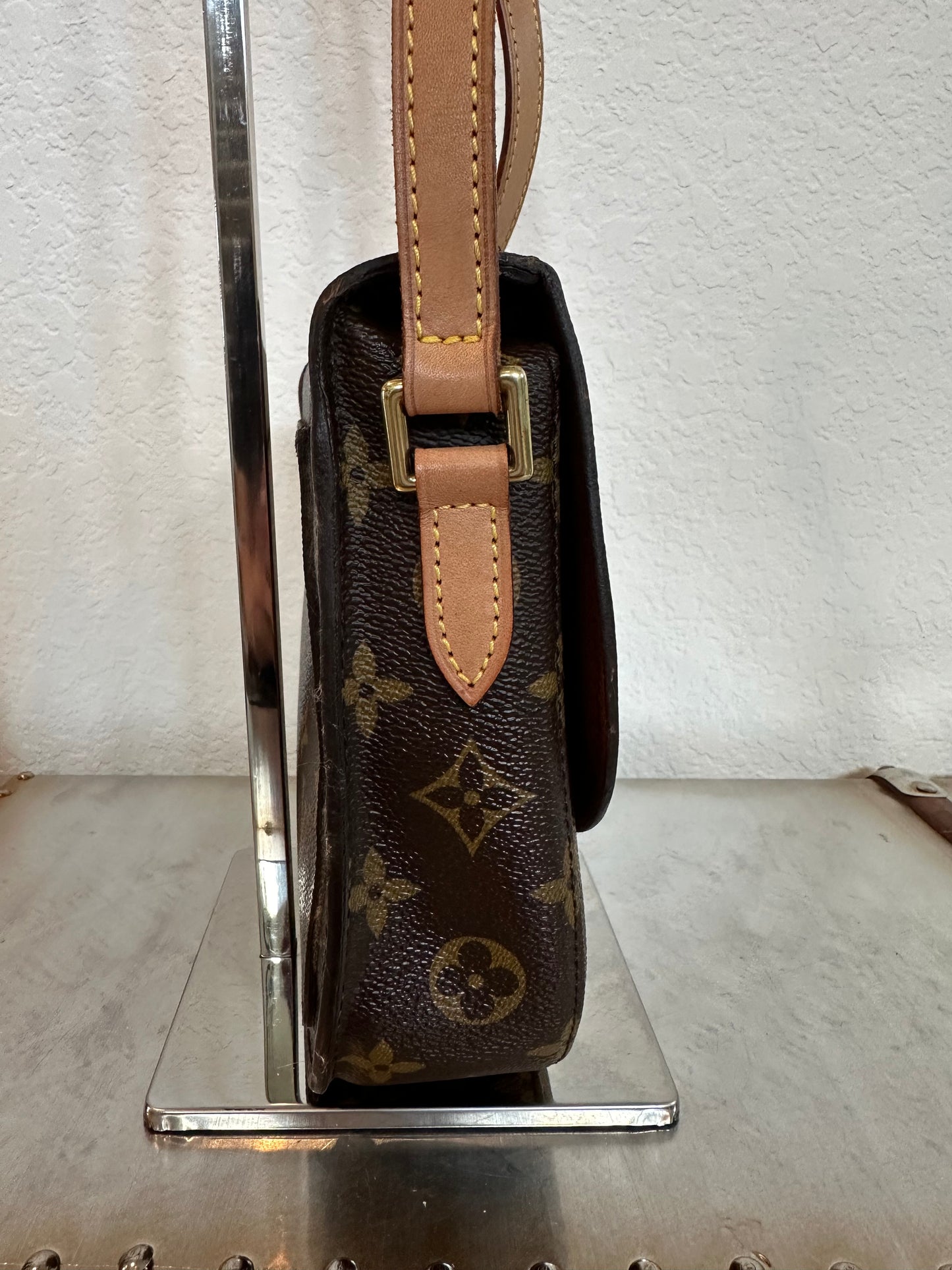 Pre-owned Authentic Louis Vuitton Saint Cloud MM Monogram Shoulder / Crossbody Bag